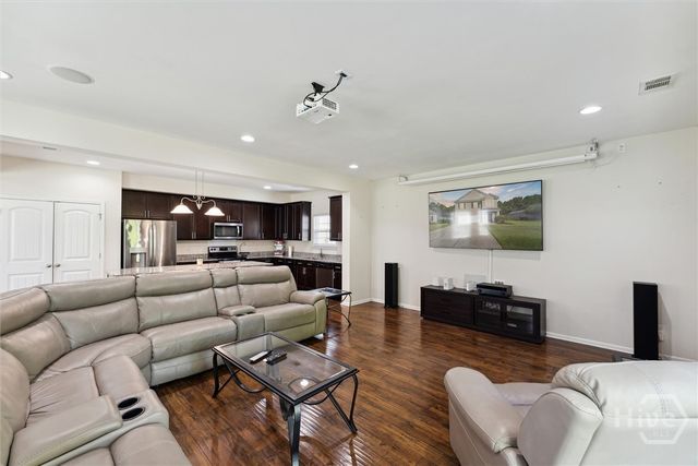 126 Waverly Way, Savannah, GA 31407