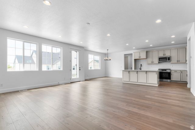 3803 W 2350 N, Clinton, UT 84015