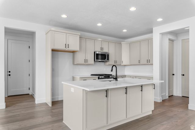 3803 W 2350 N, Clinton, UT 84015