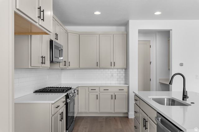 3803 W 2350 N, Clinton, UT 84015