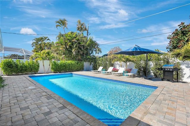 761 99th AVE N, Naples, FL 34108