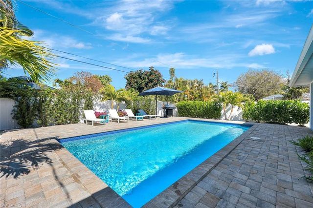 761 99th AVE N, Naples, FL 34108