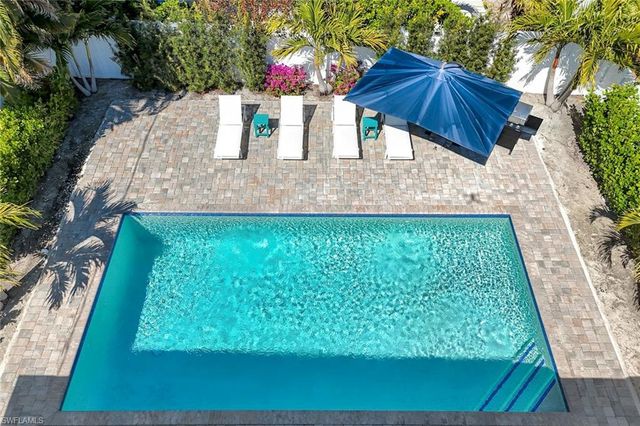 761 99th AVE N, Naples, FL 34108