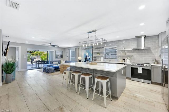 761 99th AVE N, Naples, FL 34108