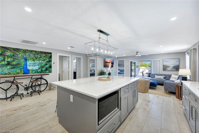 761 99th AVE N, Naples, FL 34108