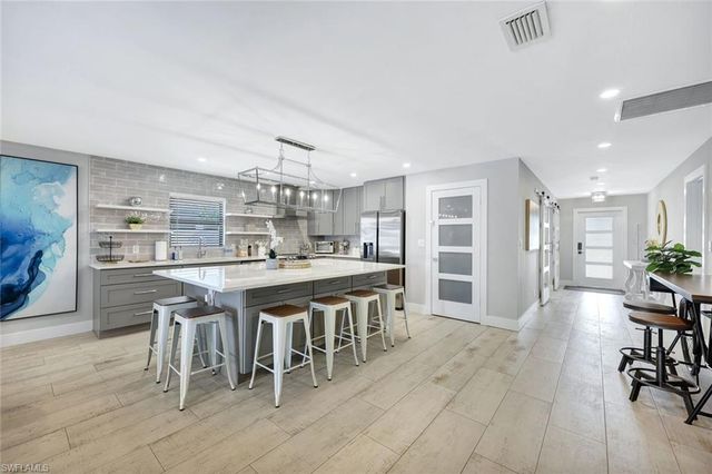 761 99th AVE N, Naples, FL 34108