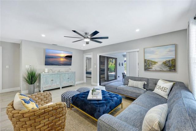 761 99th AVE N, Naples, FL 34108