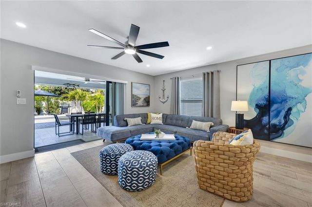 761 99th AVE N, Naples, FL 34108