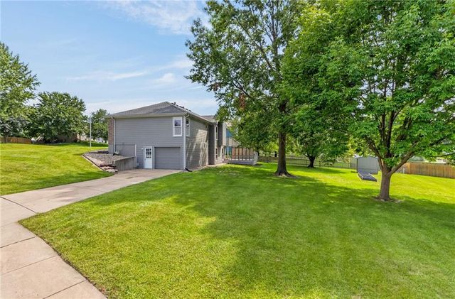 1303 NE 103rd Street, Kansas City, MO 64155