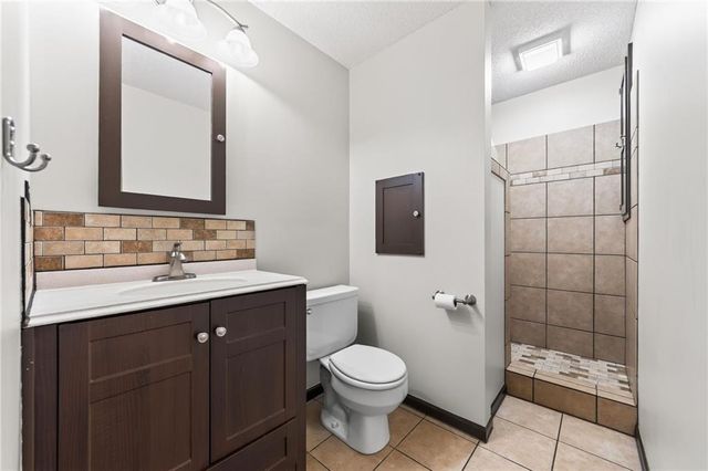 1303 NE 103rd Street, Kansas City, MO 64155