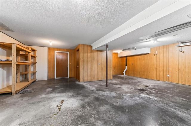 1303 NE 103rd Street, Kansas City, MO 64155