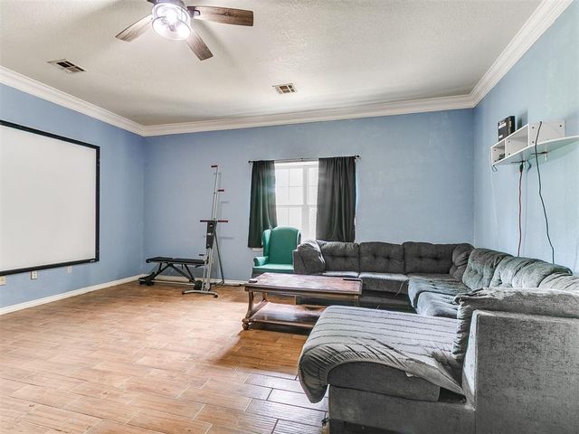 6713 Lago Ranchero Drive, Norman, OK 73026