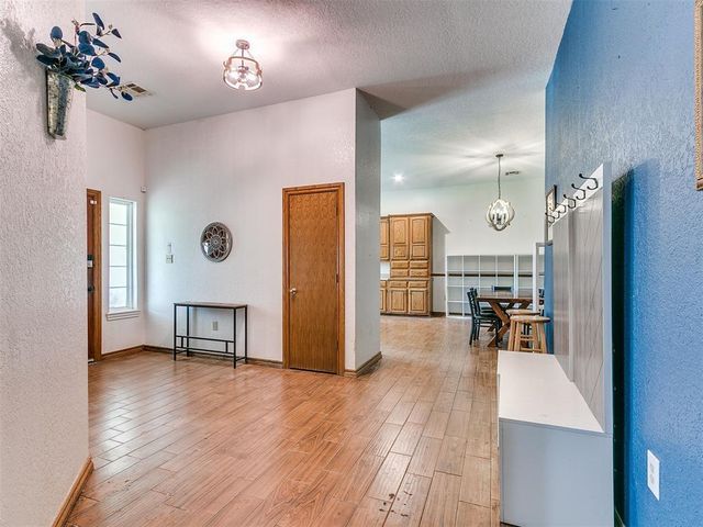 6713 Lago Ranchero Drive, Norman, OK 73026