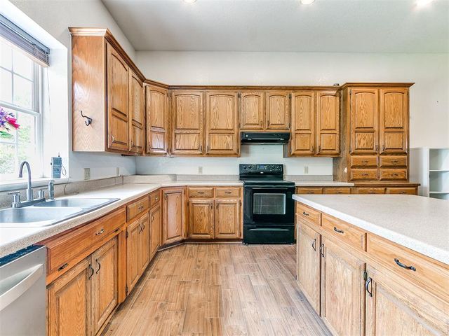 6713 Lago Ranchero Drive, Norman, OK 73026