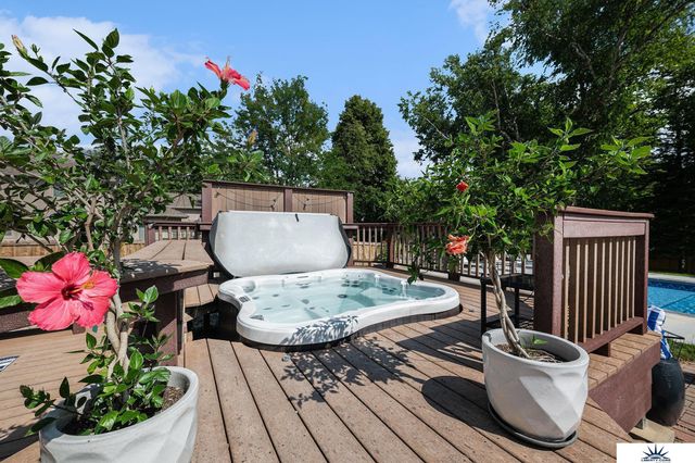 13407 Seward Street, Omaha, NE 68154