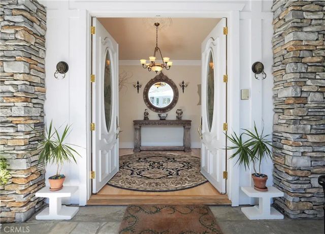 49 Saddleback, Rolling Hills, CA 90274