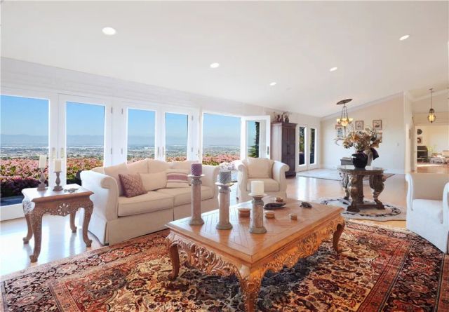 49 Saddleback, Rolling Hills, CA 90274