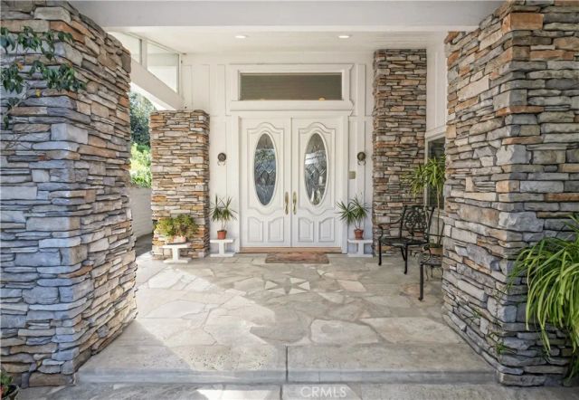 49 Saddleback, Rolling Hills, CA 90274