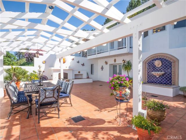 49 Saddleback, Rolling Hills, CA 90274