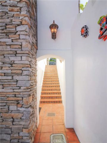 49 Saddleback, Rolling Hills, CA 90274