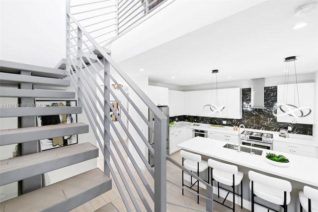 811 NE 17th Way, Fort Lauderdale, FL 33304