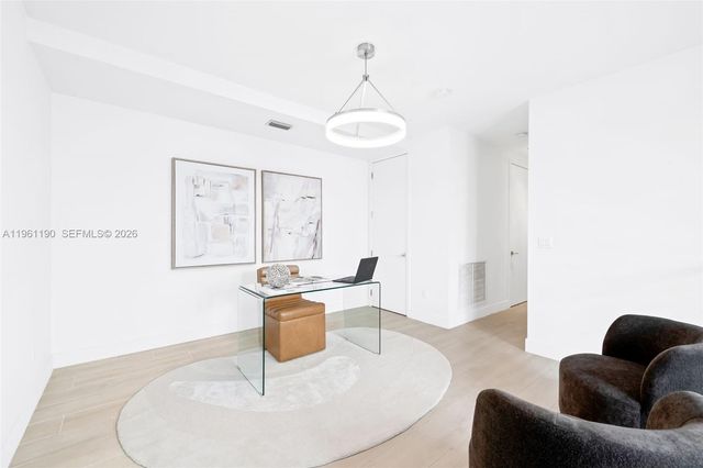 811 NE 17th Way, Fort Lauderdale, FL 33304