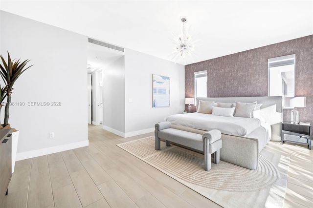 811 NE 17th Way, Fort Lauderdale, FL 33304