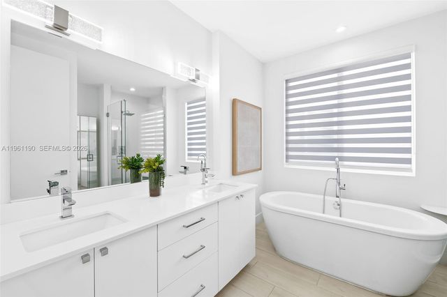 811 NE 17th Way, Fort Lauderdale, FL 33304