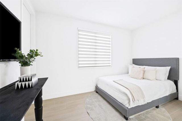 811 NE 17th Way, Fort Lauderdale, FL 33304