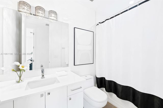 811 NE 17th Way, Fort Lauderdale, FL 33304