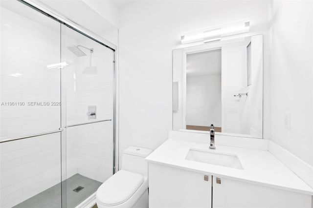 811 NE 17th Way, Fort Lauderdale, FL 33304