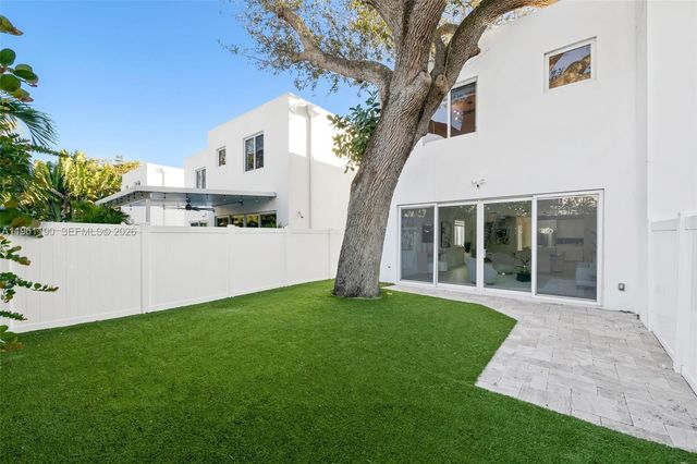 811 NE 17th Way, Fort Lauderdale, FL 33304