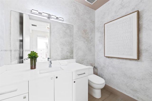 811 NE 17th Way, Fort Lauderdale, FL 33304