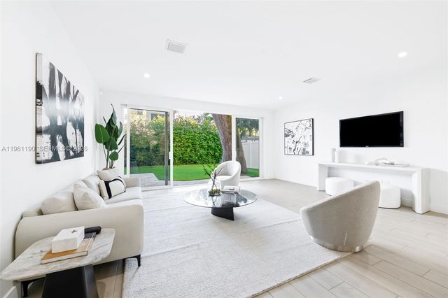 811 NE 17th Way, Fort Lauderdale, FL 33304