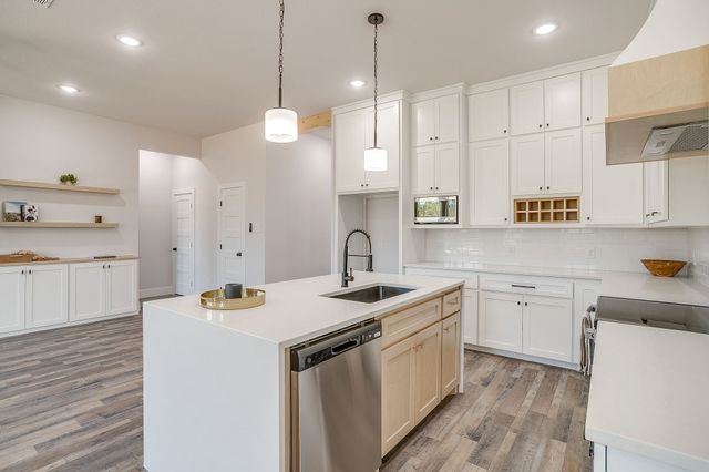 1406 Dorado Drive, Granbury, TX 76048