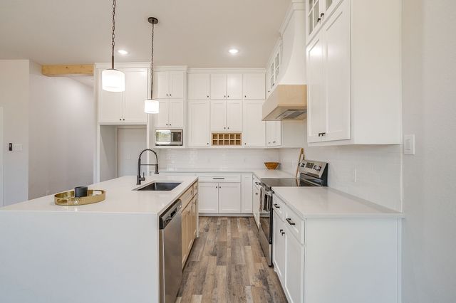 1406 Dorado Drive, Granbury, TX 76048