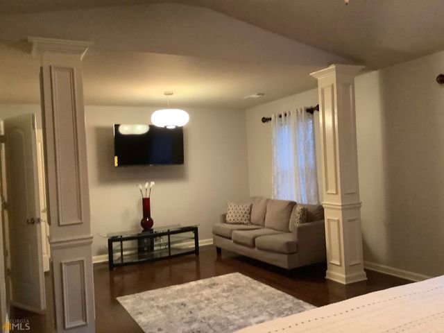 1519 Creek Bend Lane, Lawrenceville, GA 30043