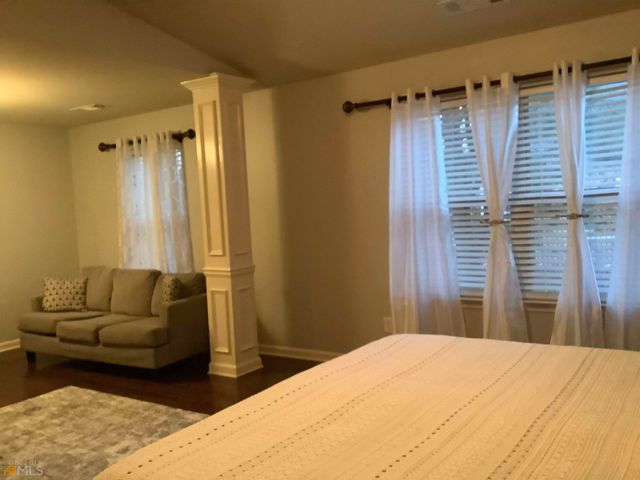 1519 Creek Bend Lane, Lawrenceville, GA 30043