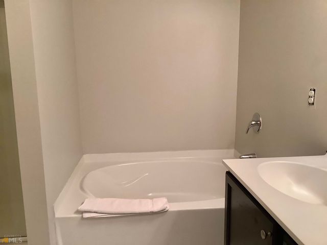 1519 Creek Bend Lane, Lawrenceville, GA 30043