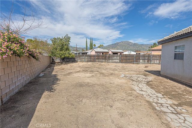 7800 Buckeye Street, Highland, CA 92346