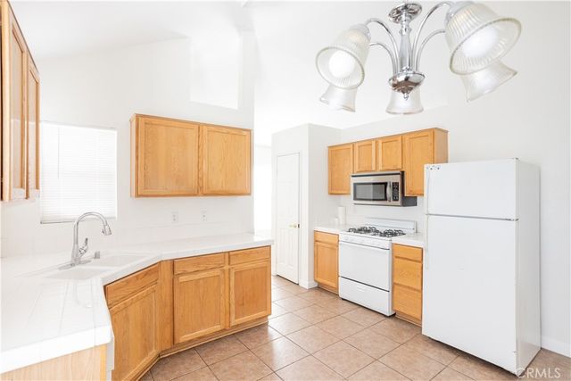 7800 Buckeye Street, Highland, CA 92346