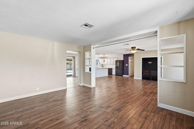 1239 W ELNA RAE Street, Tempe, AZ 85281