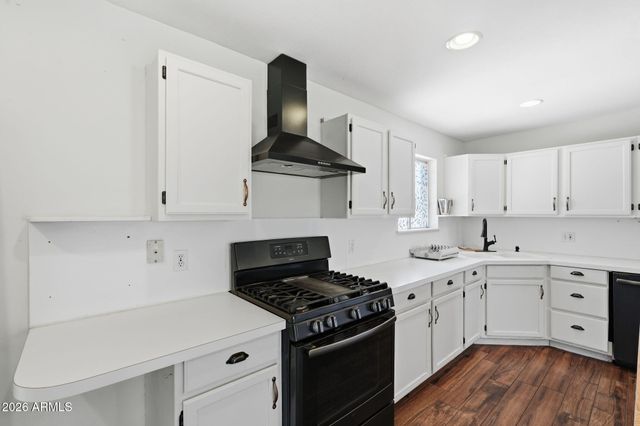 1239 W ELNA RAE Street, Tempe, AZ 85281