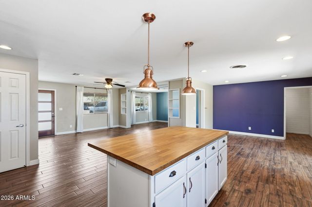 1239 W ELNA RAE Street, Tempe, AZ 85281