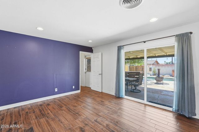 1239 W ELNA RAE Street, Tempe, AZ 85281