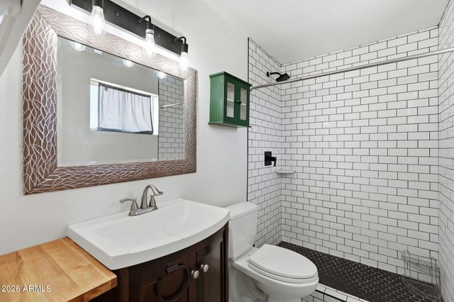 1239 W ELNA RAE Street, Tempe, AZ 85281