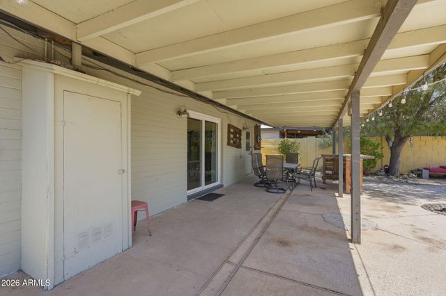 1239 W ELNA RAE Street, Tempe, AZ 85281