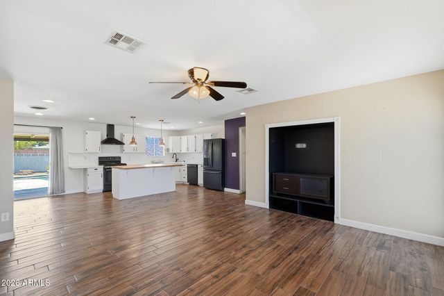 1239 W ELNA RAE Street, Tempe, AZ 85281