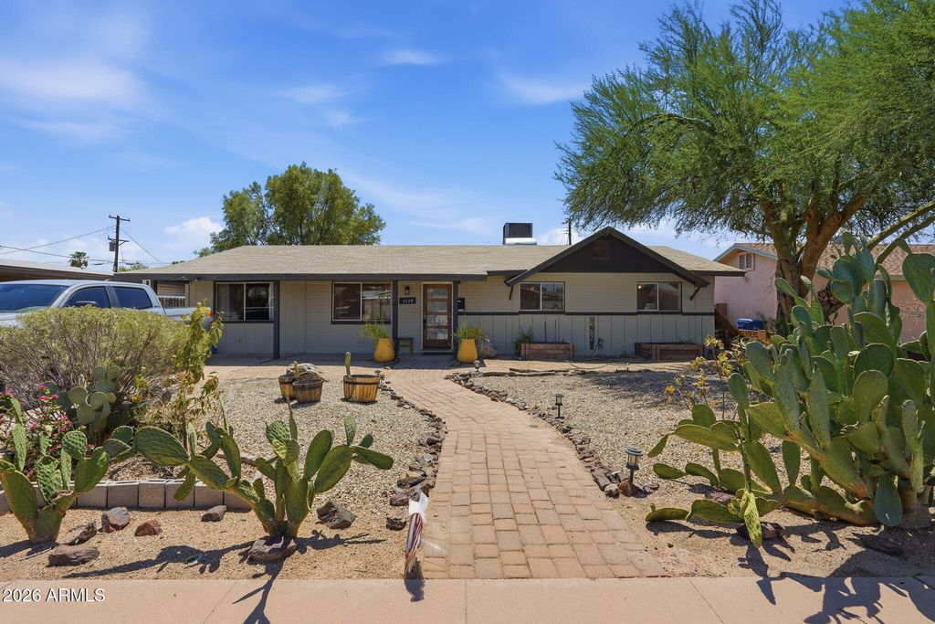 1239 W ELNA RAE Street, Tempe, AZ 85281