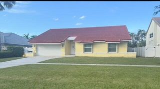 281 N Country Club Boulevard, Boca Raton, FL 33487